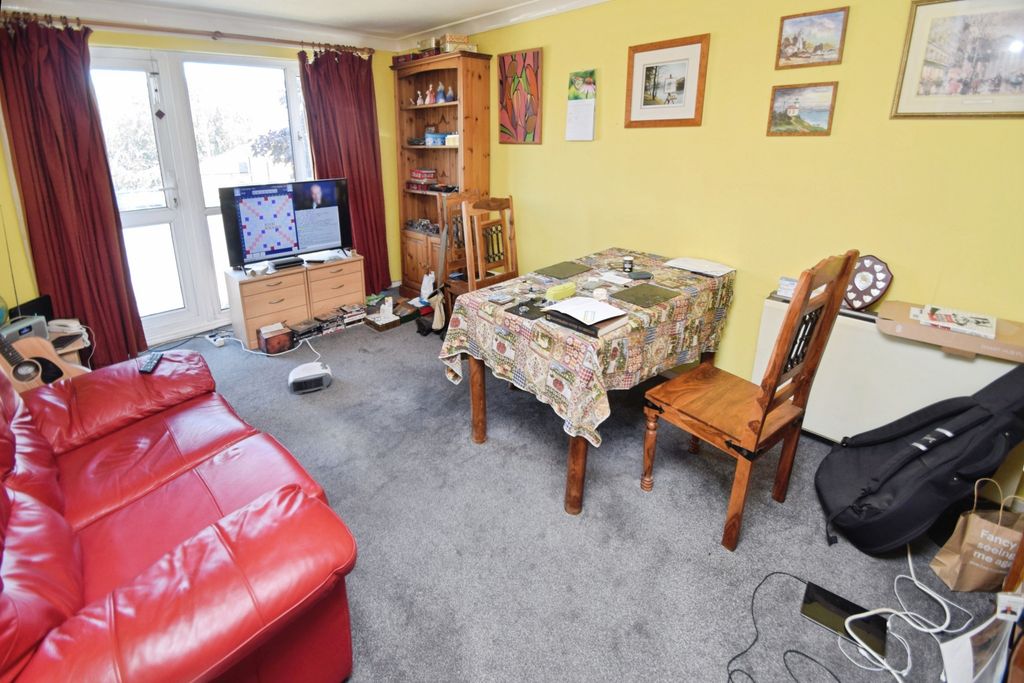 Property photo 2 of 8 3E3E3B7d-Lounge