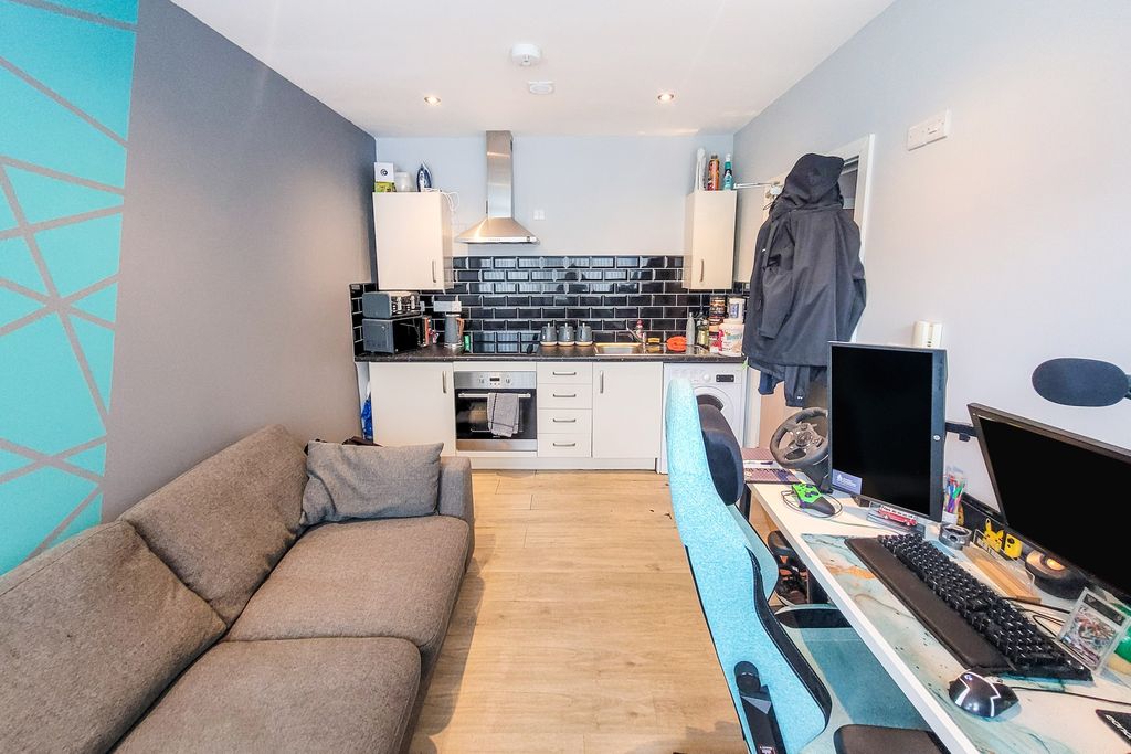 Property photo 2 of 6 82 Castleview House, East Lane, Runcorn, Wa7 2Dr