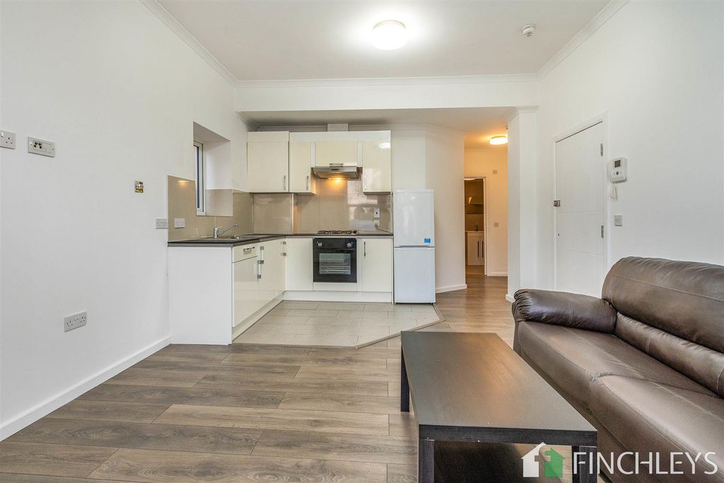 Property photo 3 of 10 Flat1216Ballardslanelondonn32lx-15.Jpg