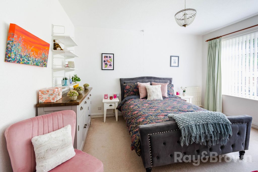 Property photo 3 of 33