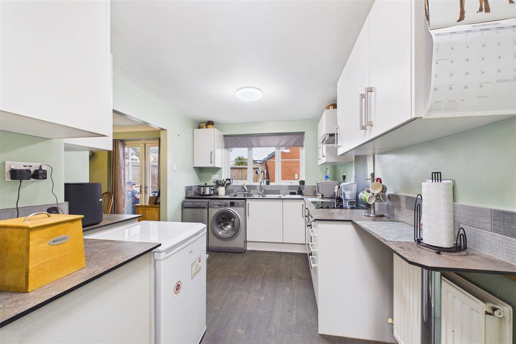 Property photo 3 of 15 Kitchen