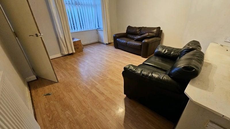 Property photo 3 of 9 Bright Living Space With Cozy Leather Sofas...