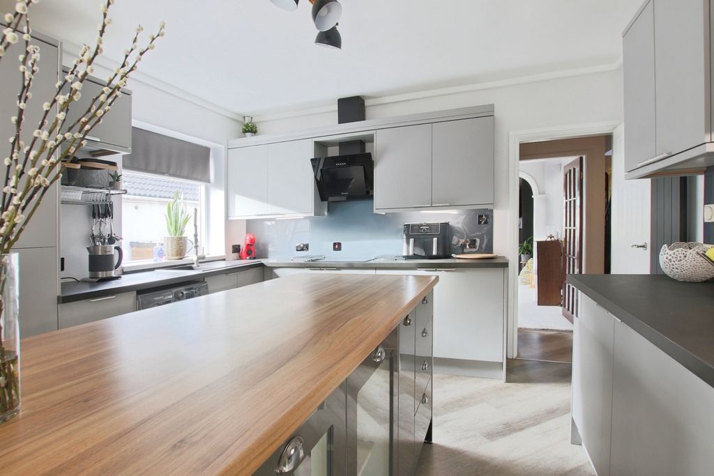Property photo 3 of 28 5437555