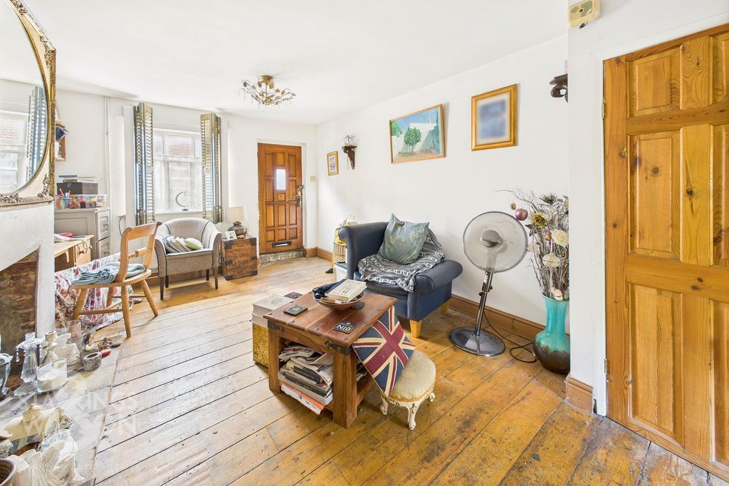 Property photo 2 of 9