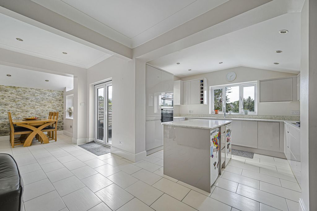 Property photo 3 of 15 Kitchen