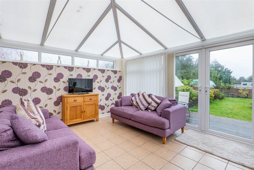 Property photo 2 of 22 Conservatory