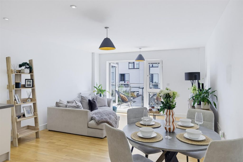 Property photo 2 of 25 Open Plan Living