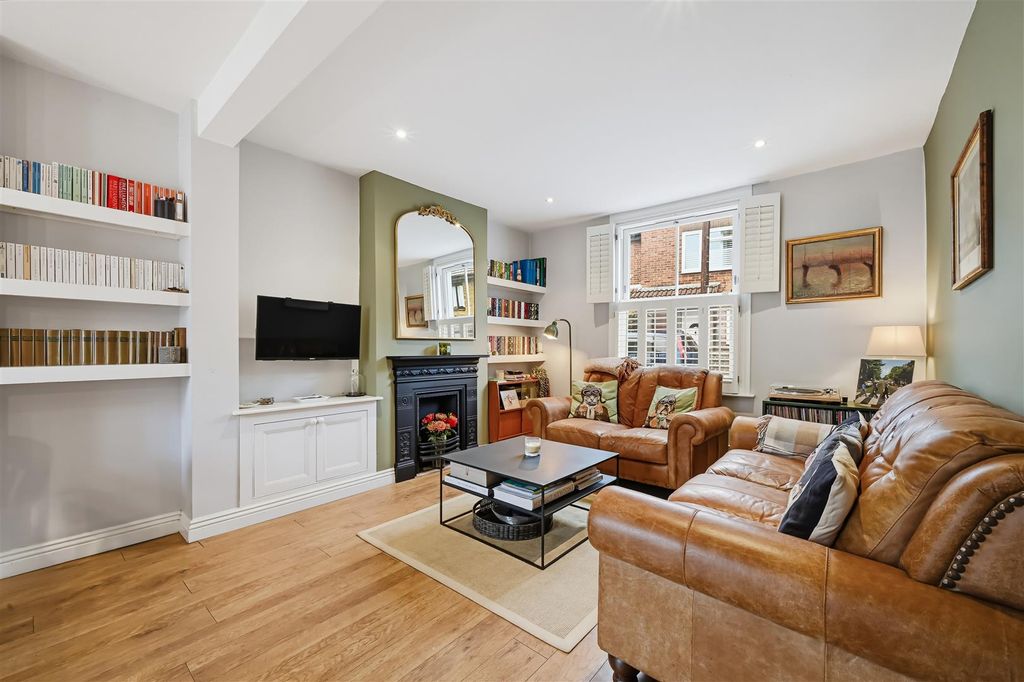 Property photo 3 of 12