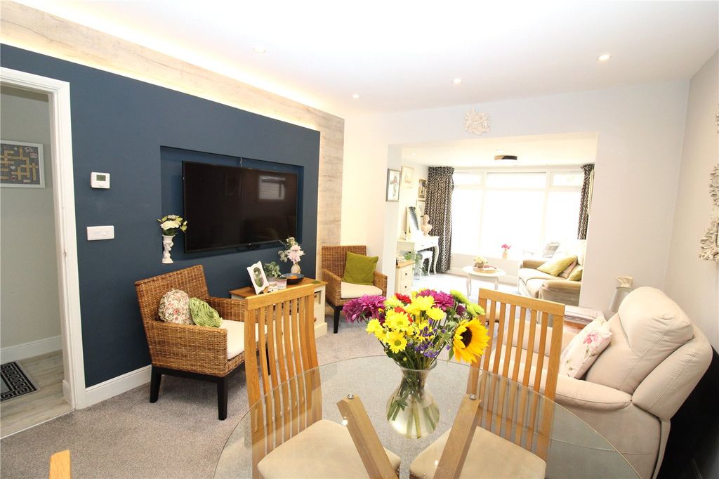 Property photo 2 of 16 Picture No. 13