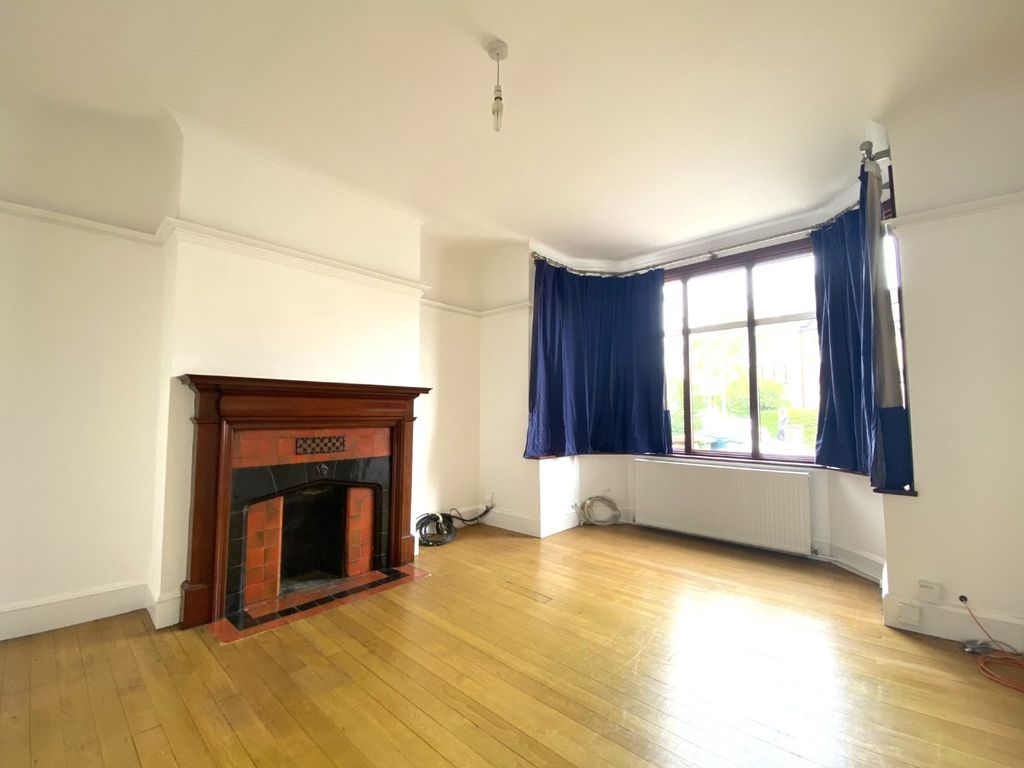 Property photo 2 of 19 4307373