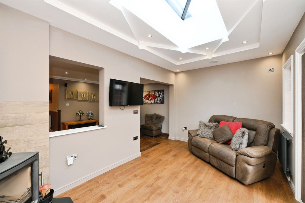 Property photo 3 of 18