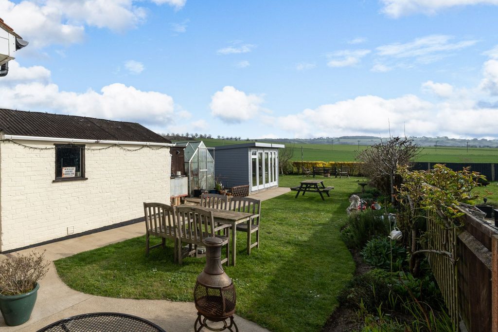 Property photo 3 of 28