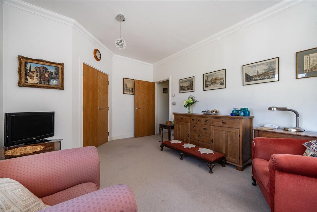 Additional image 5 of 2 bed flat for saleKing George's Drive, Liphook GU30