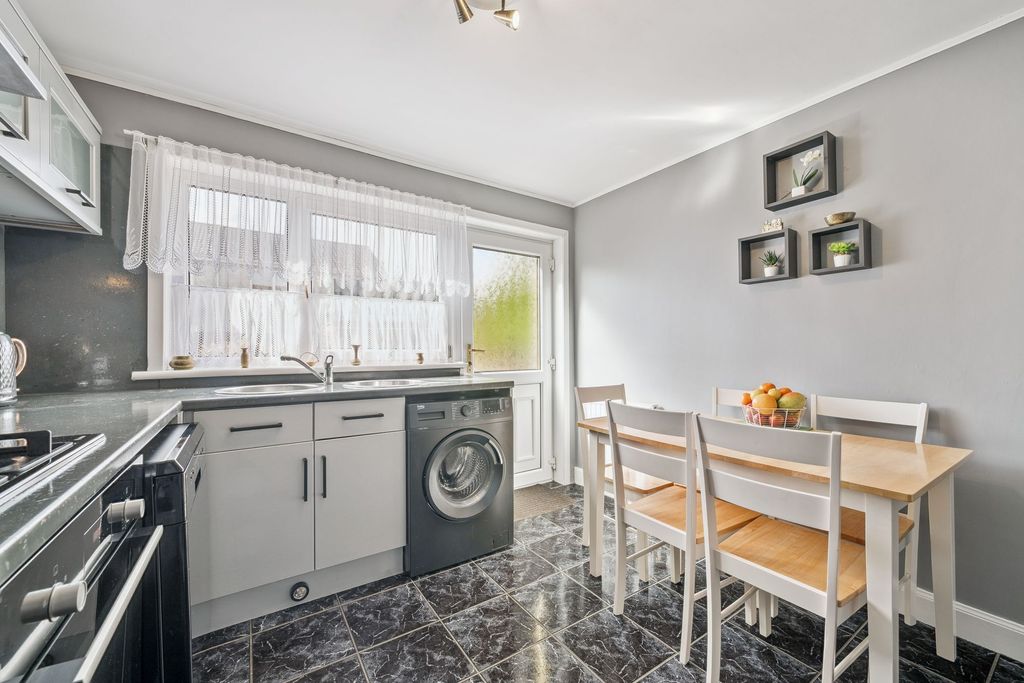 Property photo 3 of 25 Kitchen/Diner