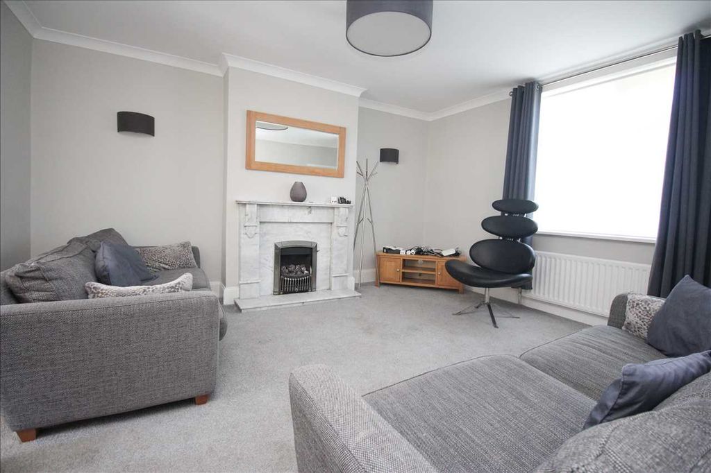 Property photo 2 of 12 Feature Photo