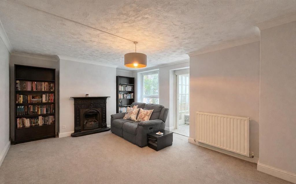 Property photo 3 of 9 8
