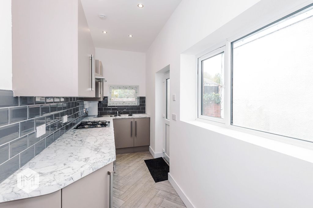 Property photo 3 of 21 Picture No. 33