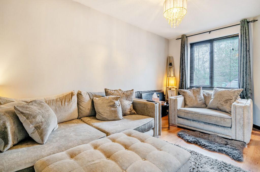 Property photo 3 of 12 1405427-3-6980A88...