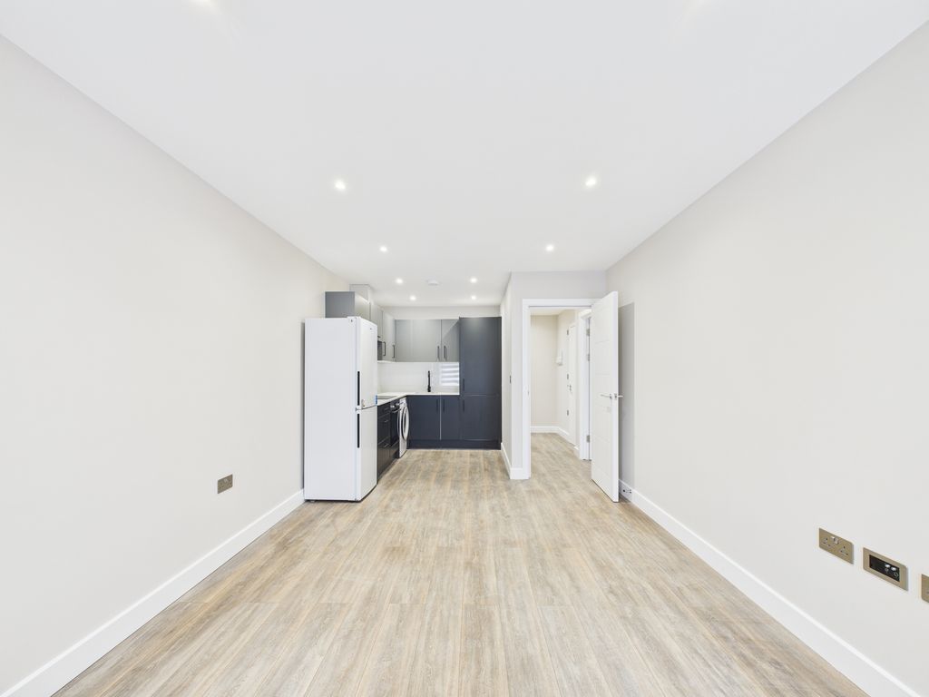 Property photo 3 of 7 Cam02841G0-Pr0037-Still003