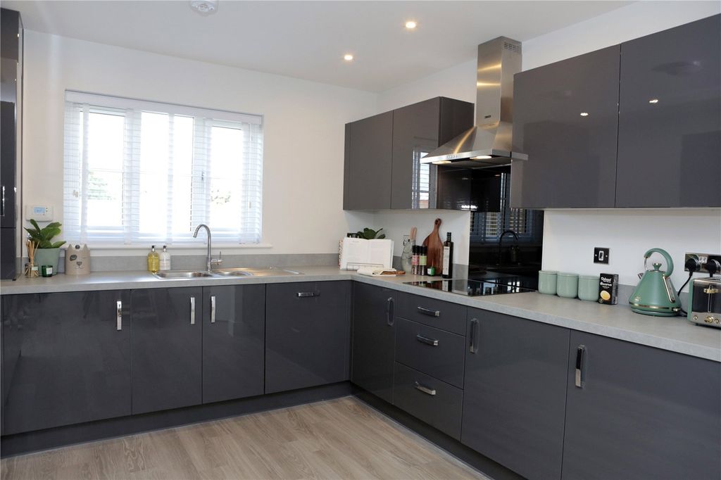 Property photo 2 of 24 Kitchen Area