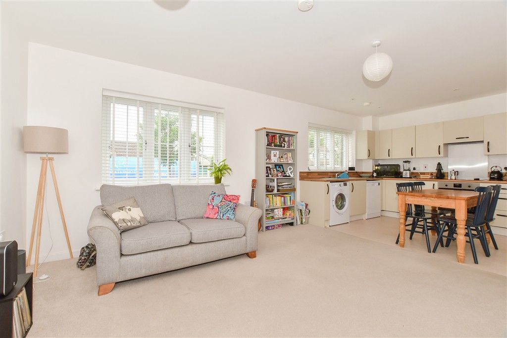 Property photo 1 of 8 Lounge/Kitchen