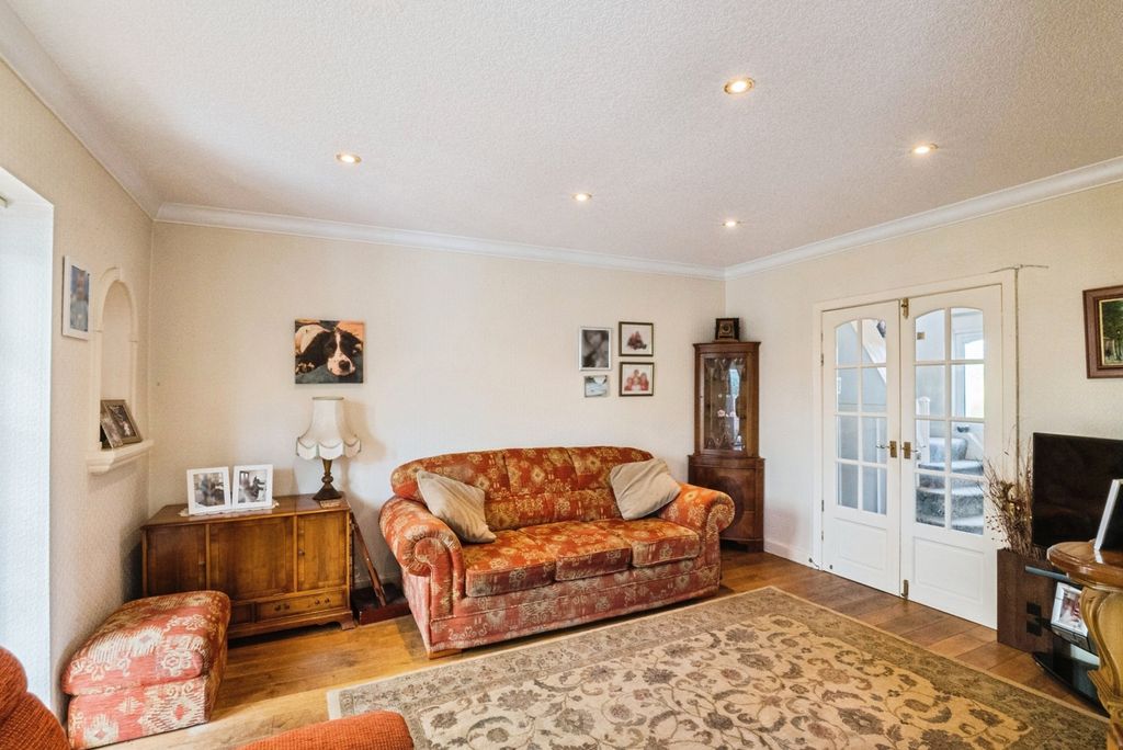 Property photo 3 of 25 Pbox-Img.Jpg