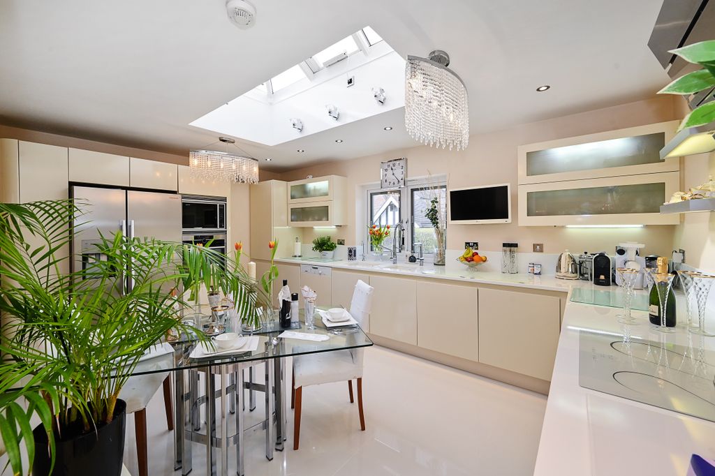 Property photo 3 of 23