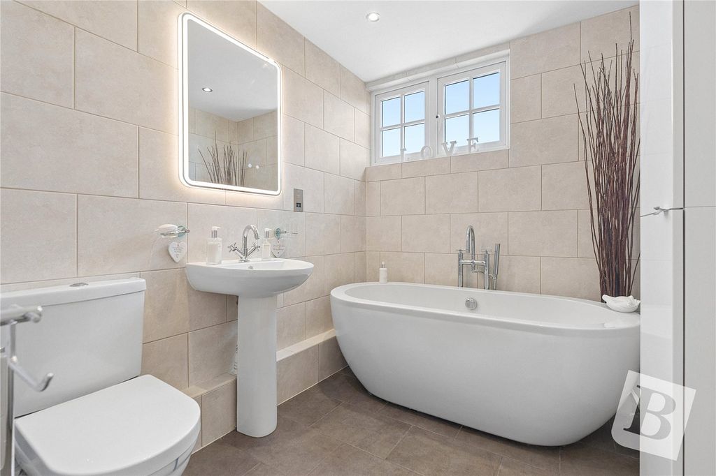 Property photo 2 of 22 En-Suite
