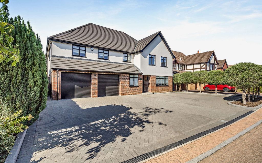 Property photo 1 of 27 6 Hallgate