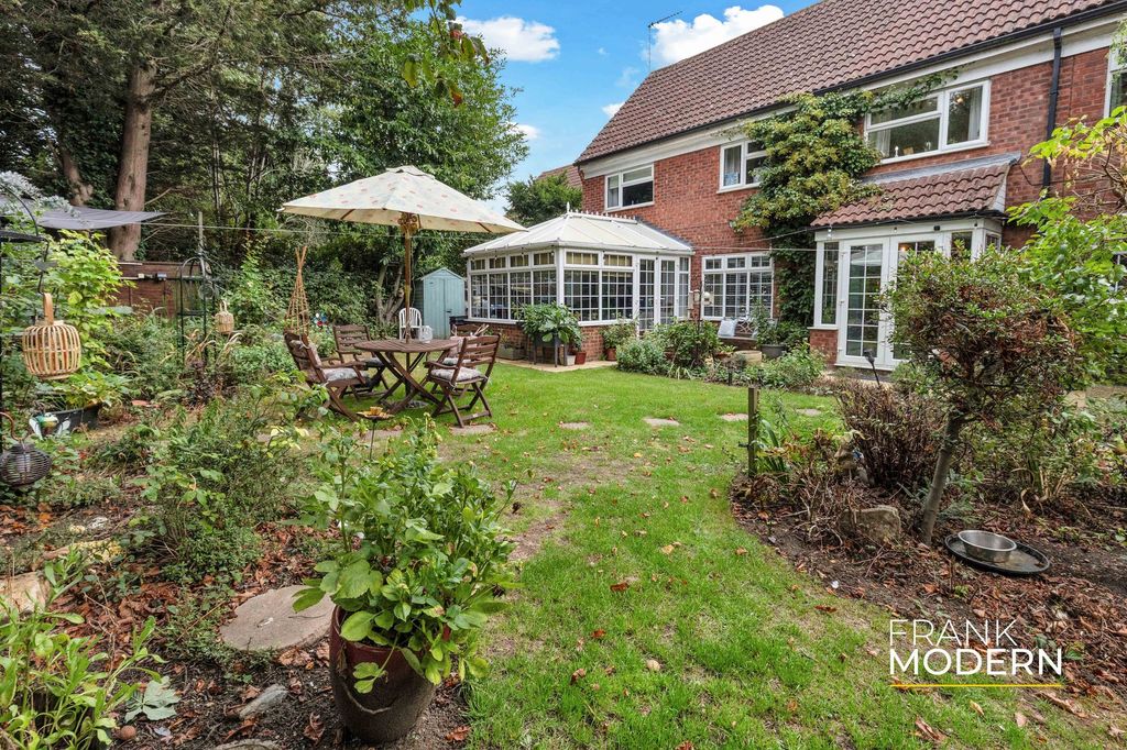 Property photo 2 of 44 Garden