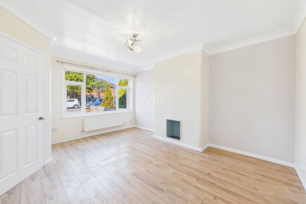 Property photo 2 of 8 Lounge