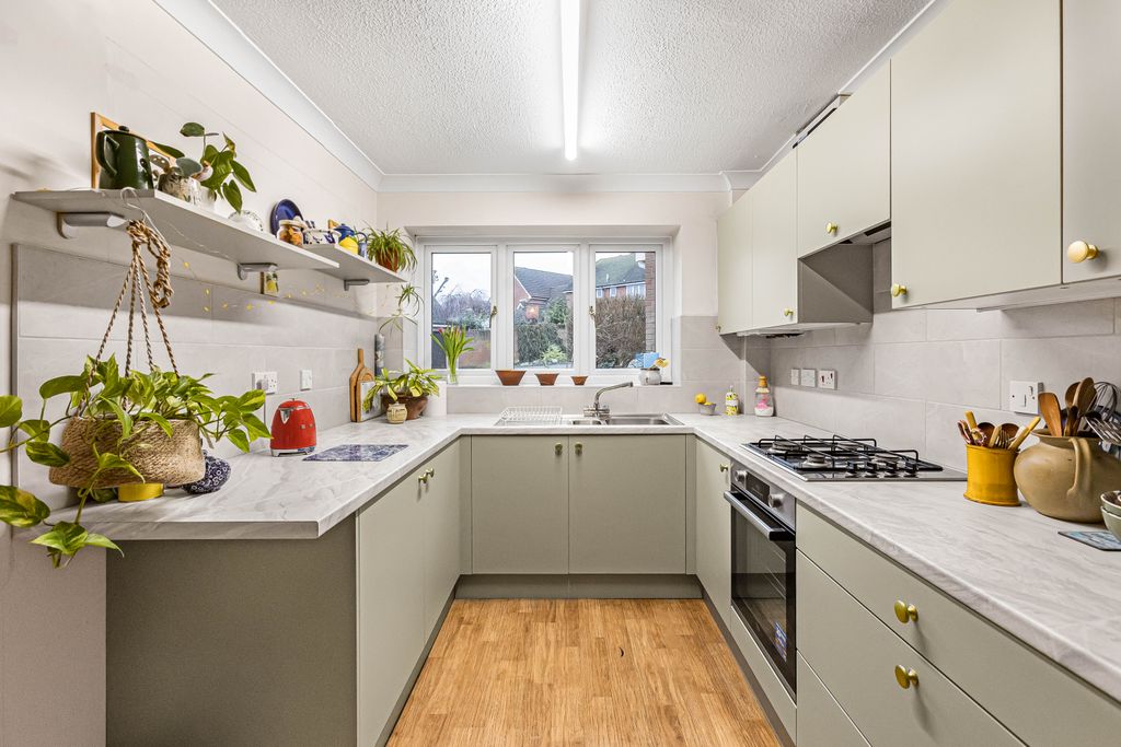 Property photo 3 of 22 Kitchen