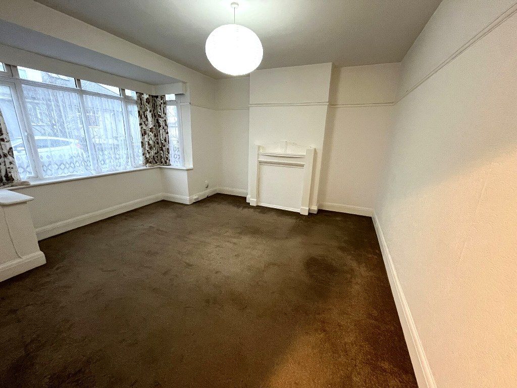 Property photo 2 of 8 Lounge