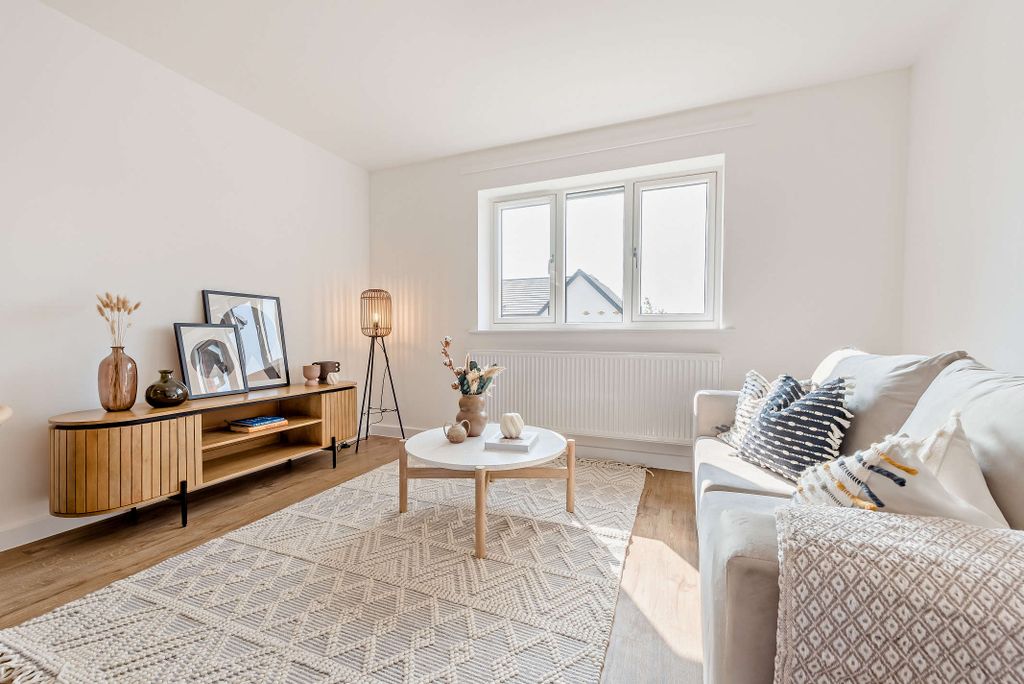 Property photo 2 of 7 8569802-Interior13-8