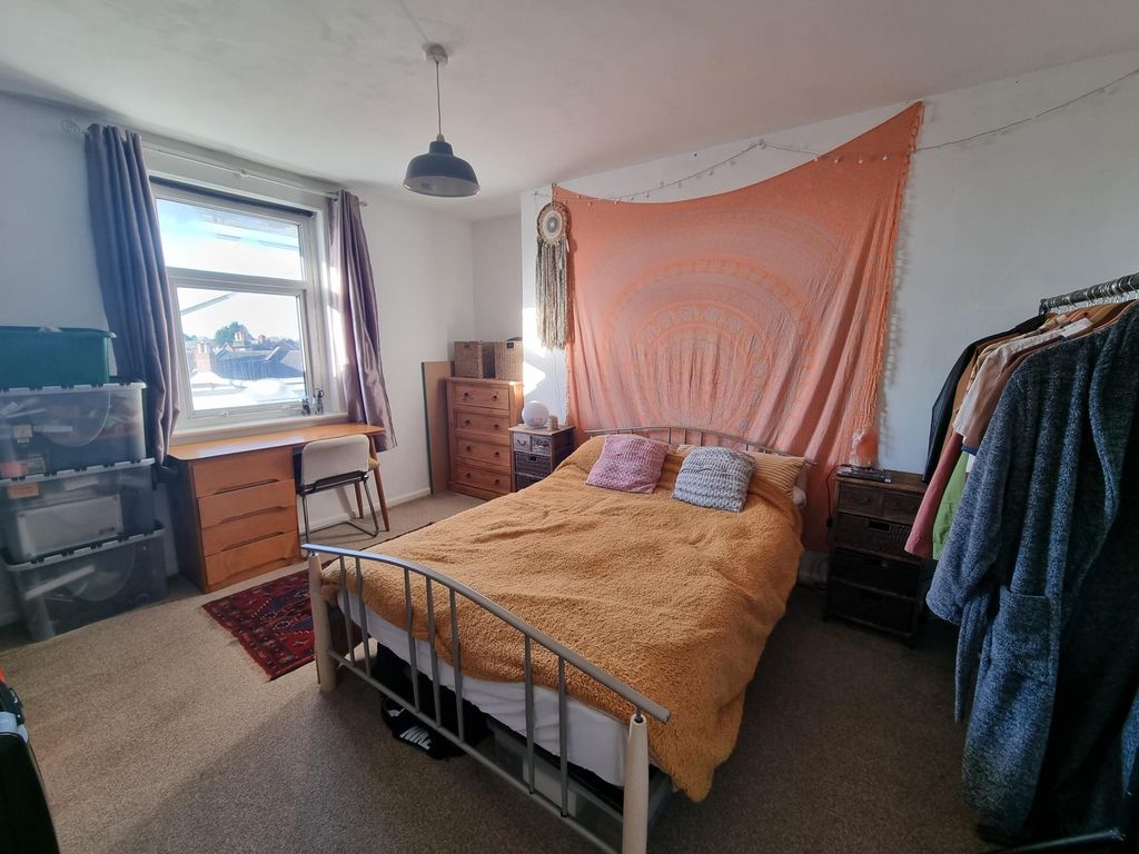 Property photo 3 of 6 Bedroom 1