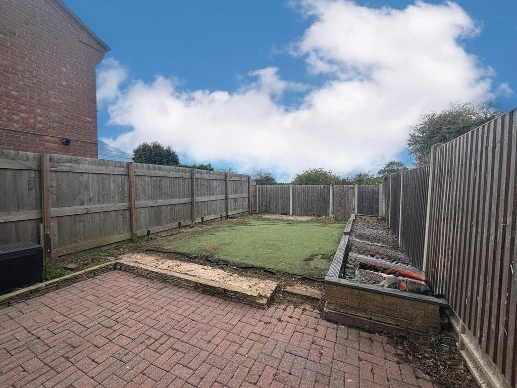 Property photo 2 of 9 Garden