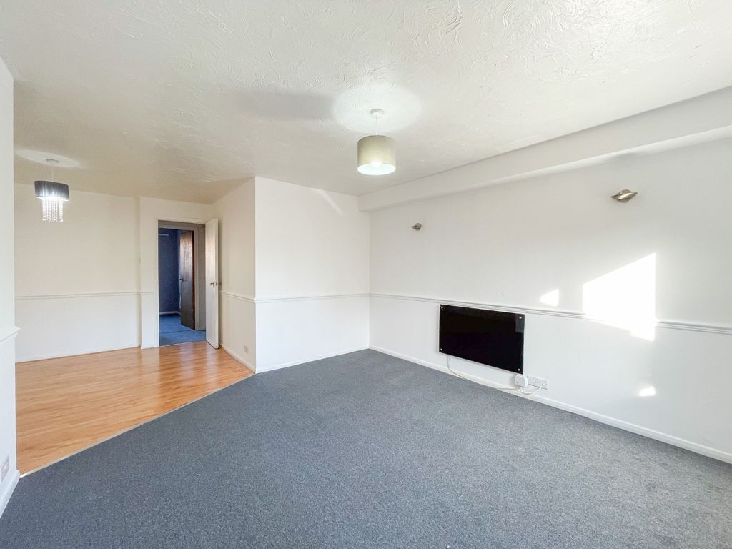 Property photo 3 of 13 3907235