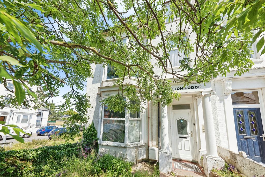 Property photo 1 of 21