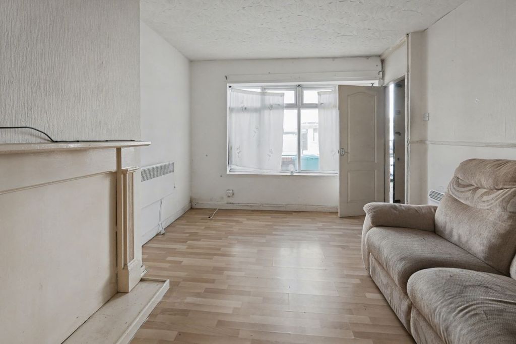 Property photo 2 of 7 Image 2