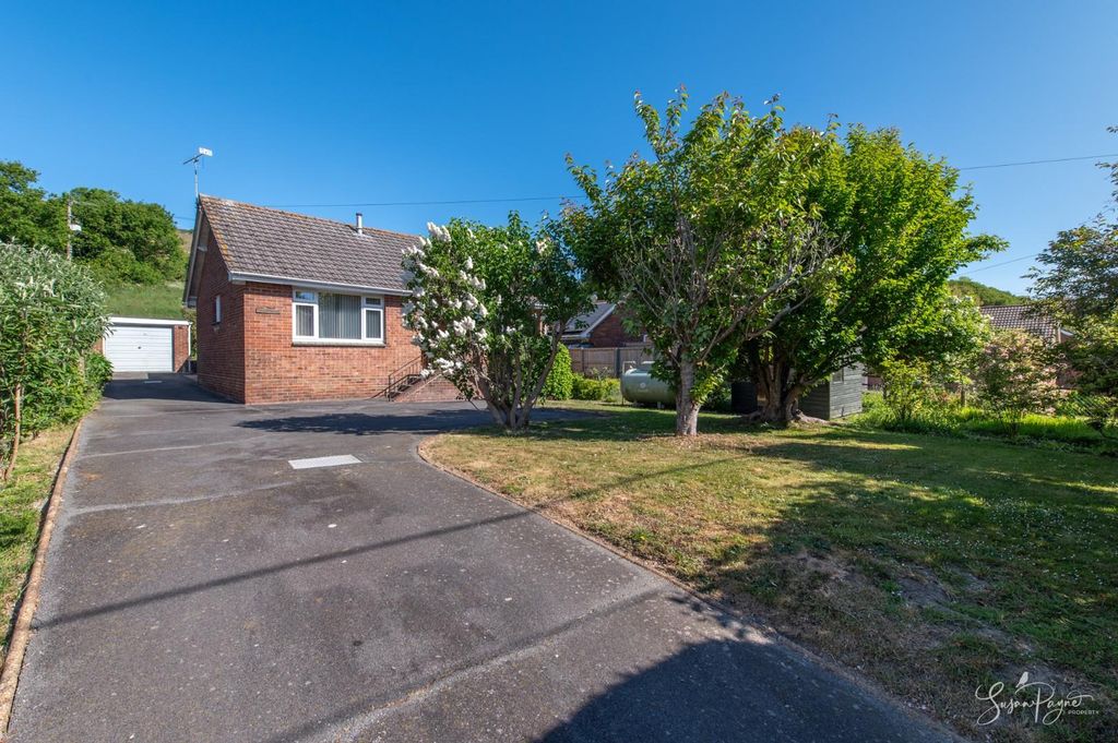 Property photo 2 of 34 Driveway
