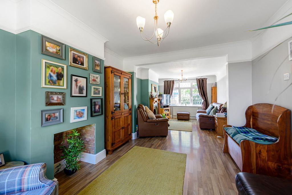 Property photo 2 of 32