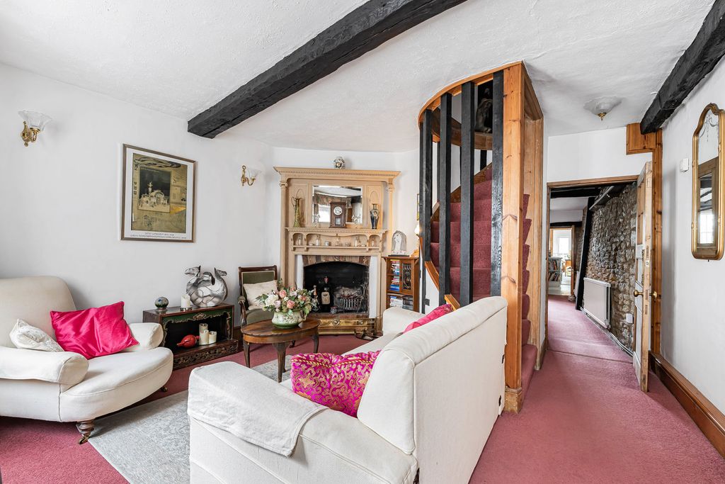 Property photo 2 of 23 Sittin Room