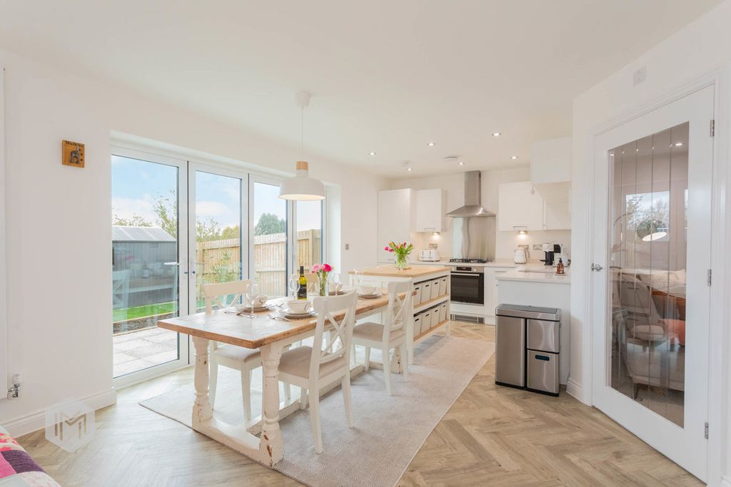 Property photo 2 of 33 Photograph