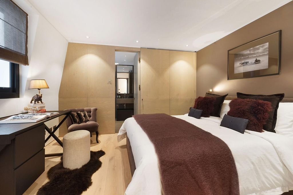 Property photo 3 of 14 Bedroom