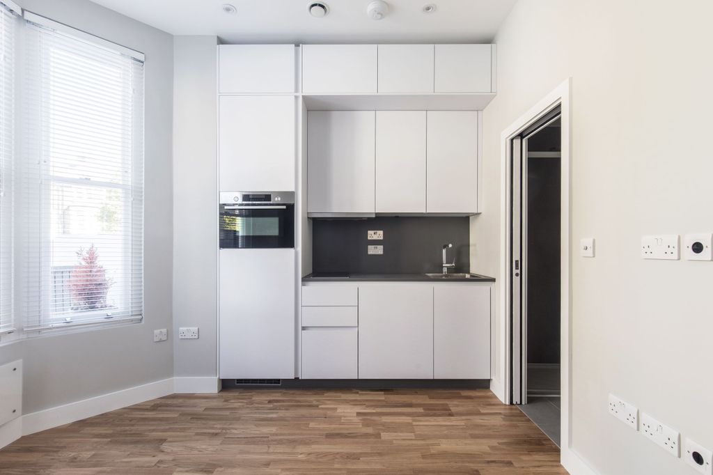 Property photo 1 of 11 Kitchen