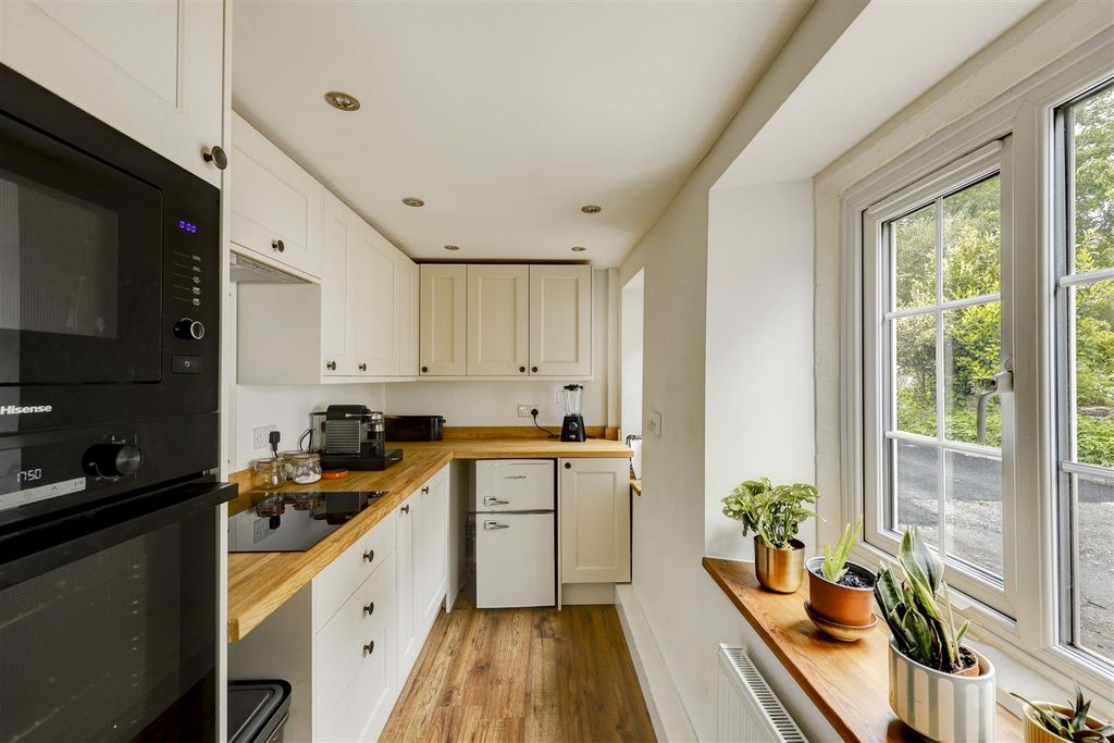 Property photo 2 of 17 Kitchen