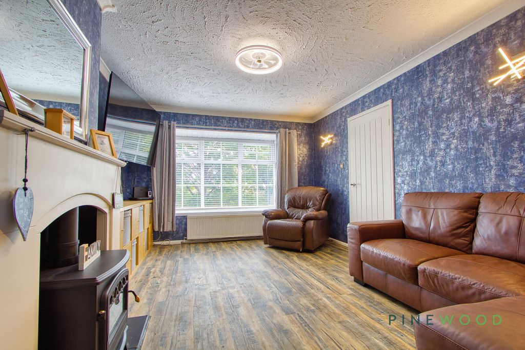 Property photo 2 of 32 Living Room