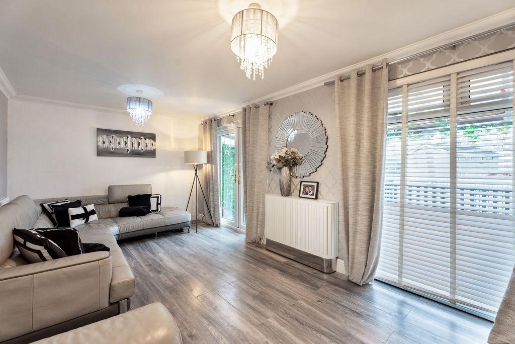 Property photo 2 of 25