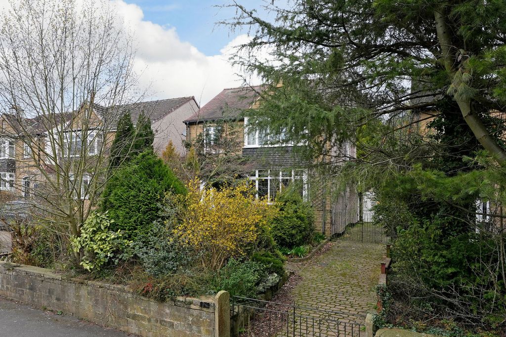 Property photo 1 of 37