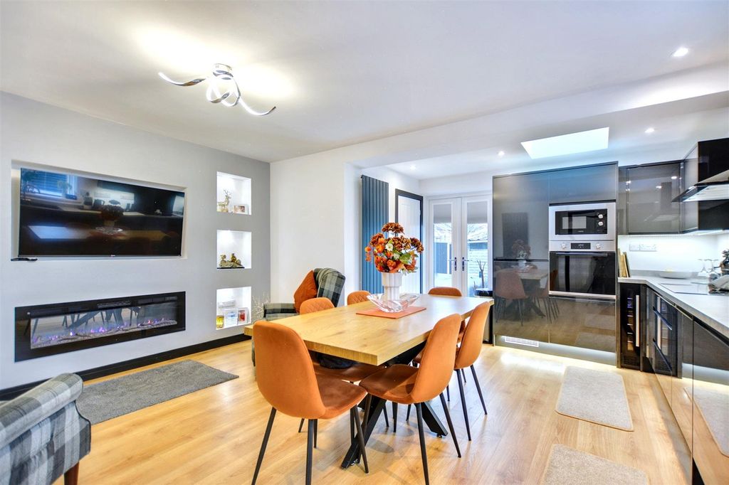 Property photo 3 of 30 Kitchen Diner_1.Jpeg